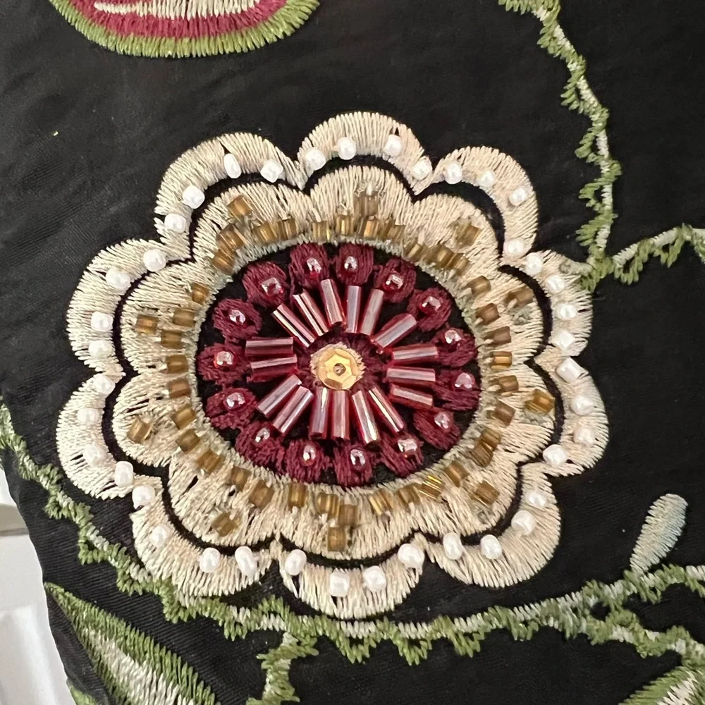 Gorgeous Sugar Lips Boutique skirt w/beaded & embroidered flowers, sateen tie - Picture 4 of 5